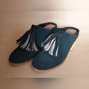TOMS Sz 7 Womens Leila Tassel Mules In Black Suede Clogs Slip On Boho Eclectic